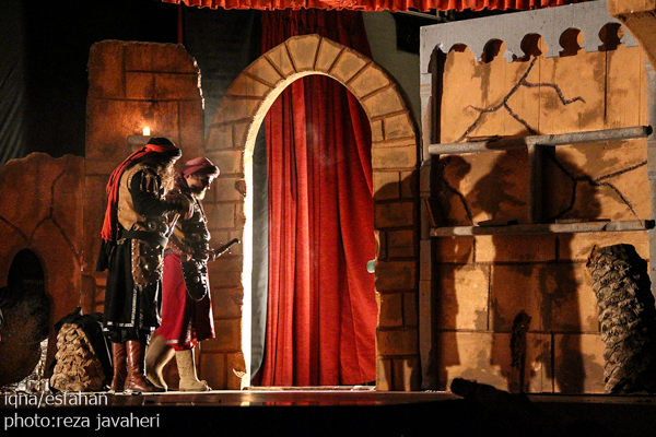 پایان اجرای نمایش خورشید کاروان
