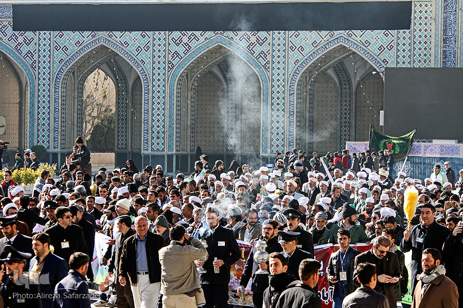 زائران اهل سنت با پای دل به زیارت آمدند زائران اهل سنت با پای دل به زیارت آمدند