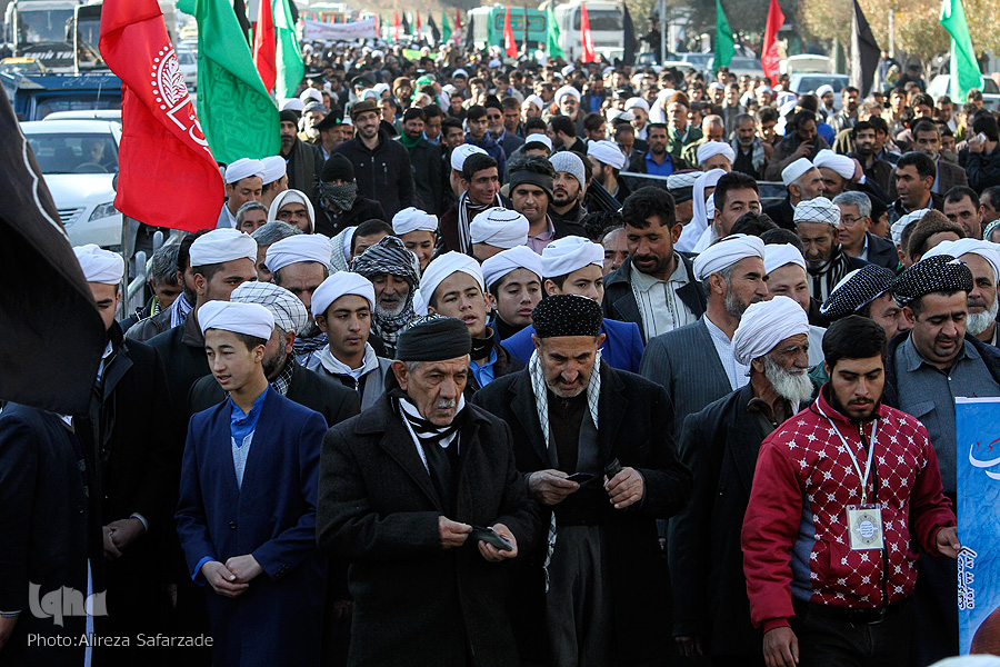 زائران اهل سنت با پای دل به زیارت آمدند