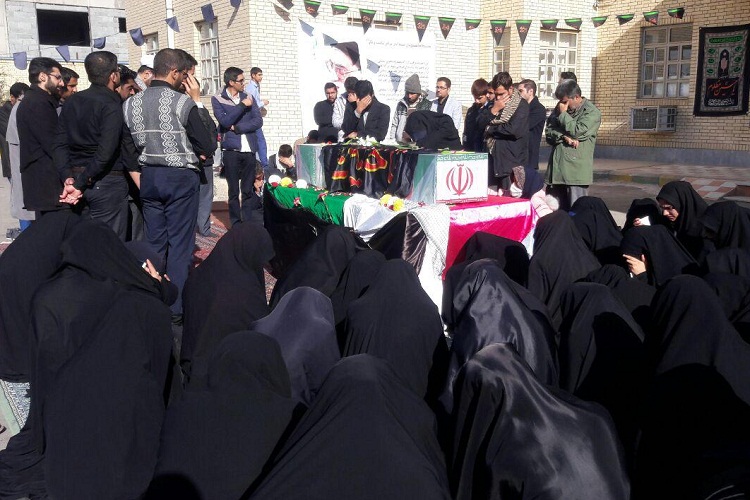 گزارش تصویری از وداع دانشجویان بسیجی زاهدان با شهدای گمنام