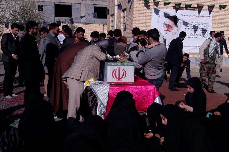 گزارش تصویری از وداع دانشجویان بسیجی زاهدان با شهدای گمنام