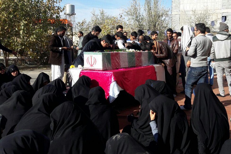 گزارش تصویری از وداع دانشجویان بسیجی زاهدان با شهدای گمنام