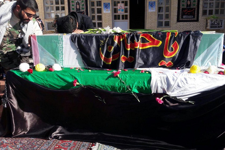 گزارش تصویری از وداع دانشجویان بسیجی زاهدان با شهدای گمنام