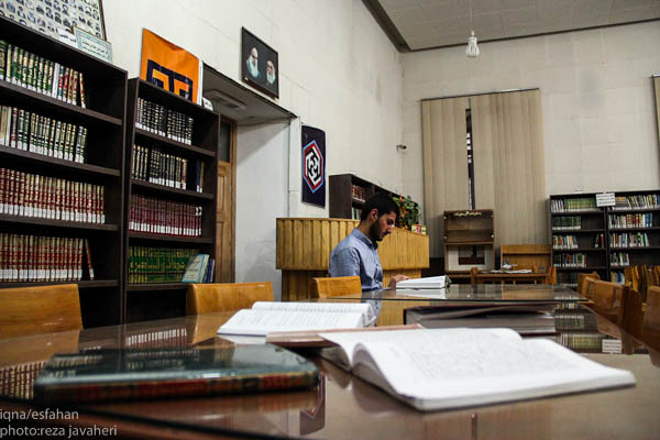کتاب و کتاب خوانی