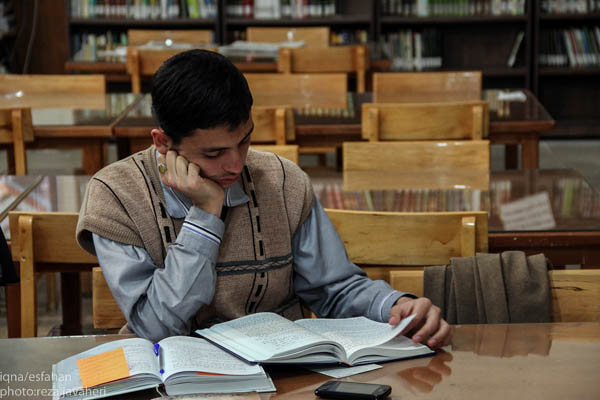 کتاب و کتاب خوانی