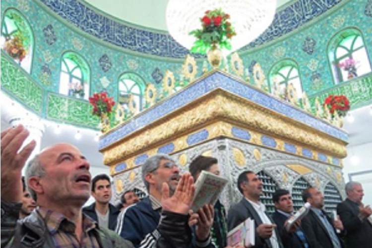برپایی جشن تحویل سال نو در 12 بقعه متبرکه کرمانشاه / حضور 15 هزار نفر در بقاع متبرکه استان برپایی جشن تحویل سال نو در 12 بقعه متبرکه کرمانشاه / حضور 15 هزار نفر در بقاع متبرکه استان