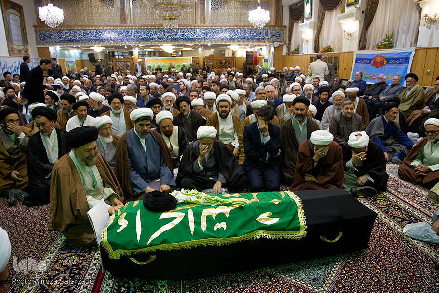 تدفین آیت‌الله صالحی در حرم رضوی