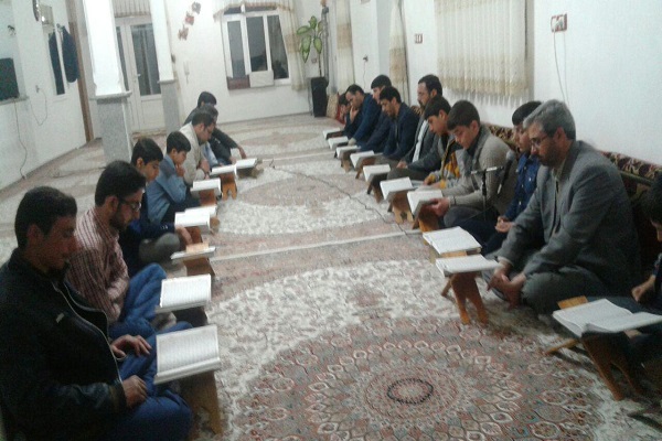 تلاوت قرآن‌آموزان مؤسسه آل یاسین سجاس در محفل قرآنی