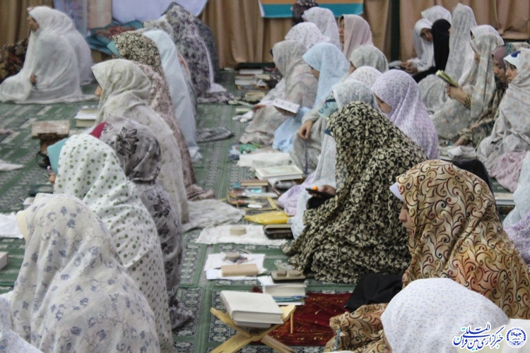دیدار نماینده ولی فقیه در چهارمحال و بختیاری با دانشجویان معتکف دانشگاه شهرکرد
