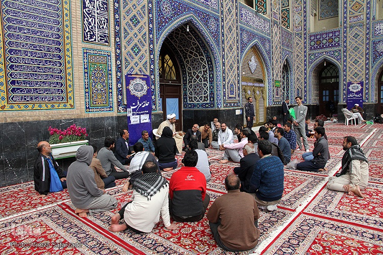 ضیافت اعتکاف رجبیه، زیر سایه گنبد رضویه