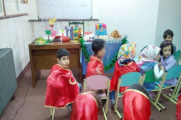 برپایی نمایشگاهی از آثار هنری قرآن‌آموزان شعبه شهرری جامعةالقرآن