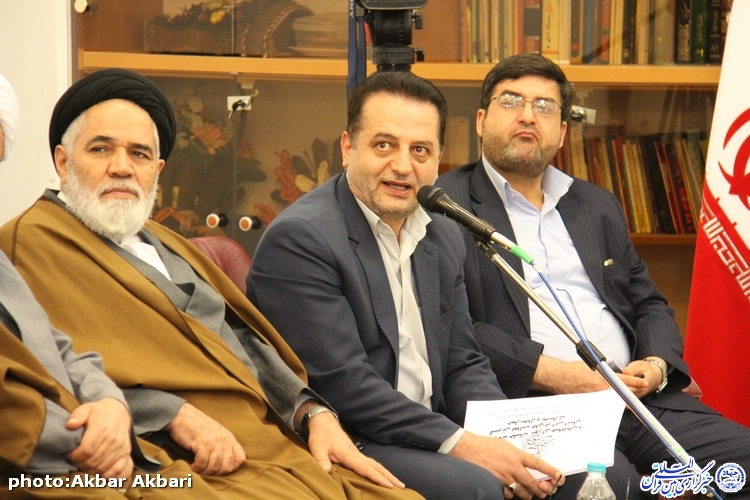 تأکید بر پیوند بین علم و عمل در فعالیت‌های قرآنی