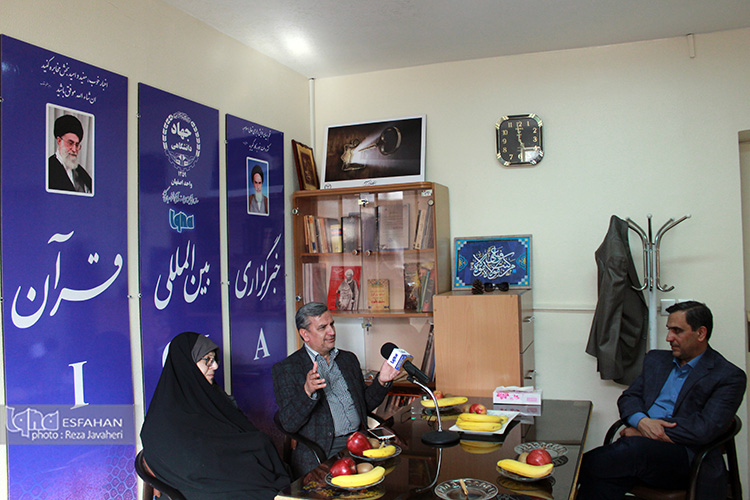 جهاددانشگاهی از پیشگامان اقتصاد مقاومتی است/ آموزش قرآن براساس روش‌های ساده انجام شود