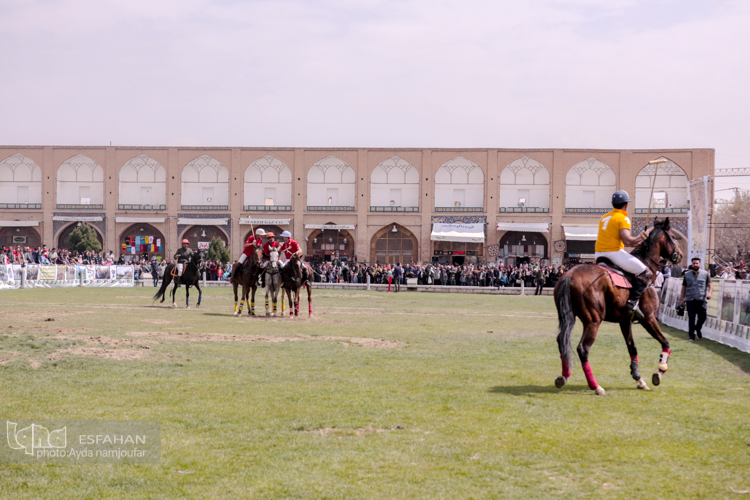 بازی نمادین چوگان در نقش جهان