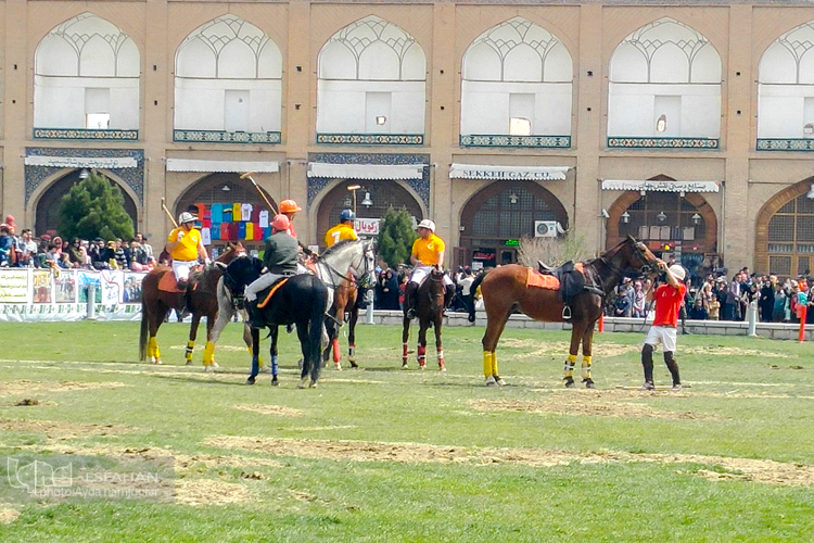 بازی نمادین چوگان در نقش جهان