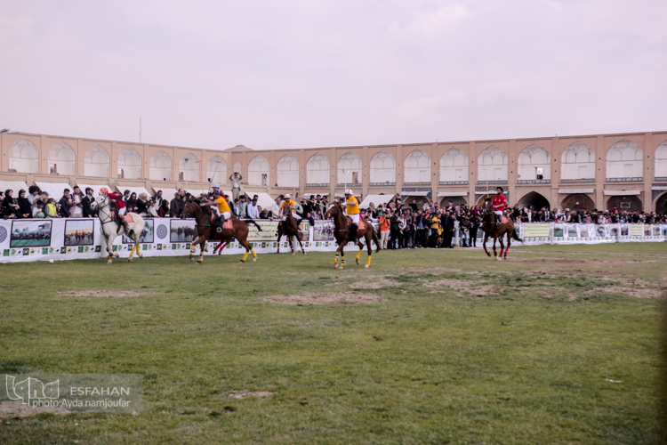 بازی نمادین چوگان در نقش جهان
