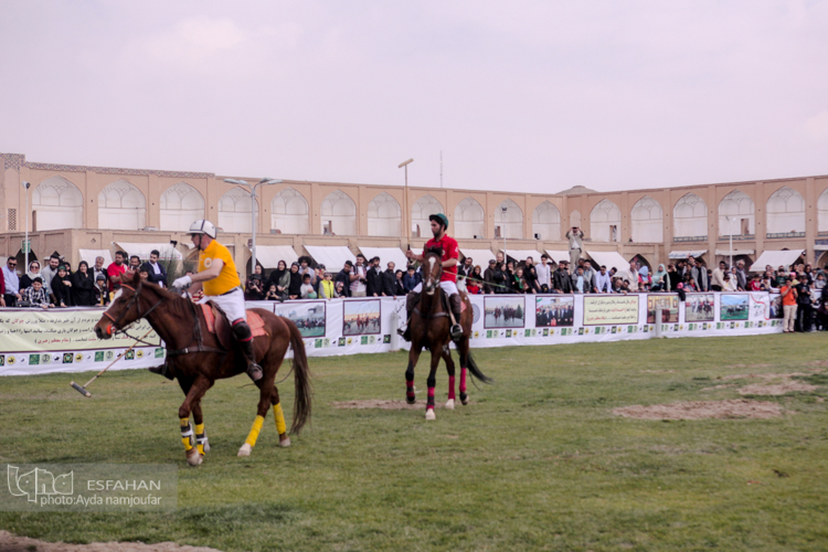 بازی نمادین چوگان در نقش جهان