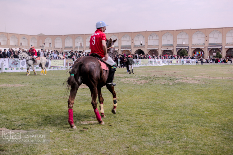 بازی نمادین چوگان در نقش جهان