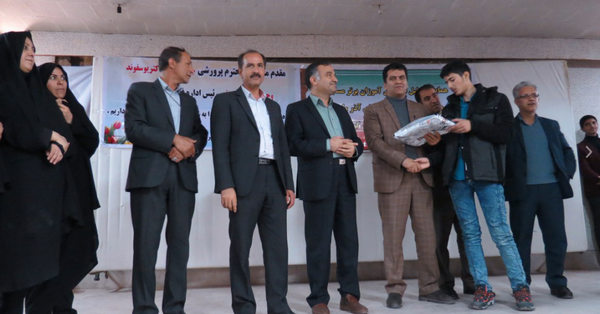 گزارش تصویری مراسم تقدیر از دانش&zwnj;آموزان موفق کوهدشتی در مسابقات فرهنگی و قرآنی