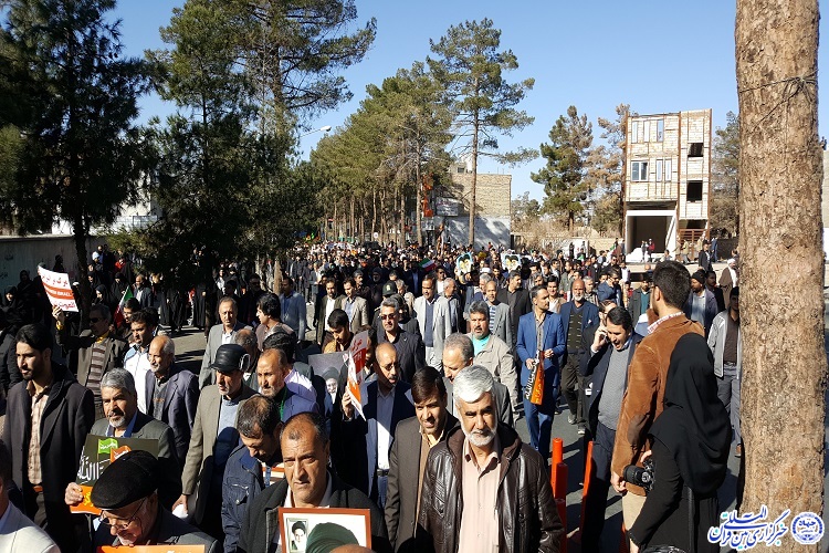 پرچم ایران تا ابد بر قله&zwnj;های سربلندی خواهد درخشید