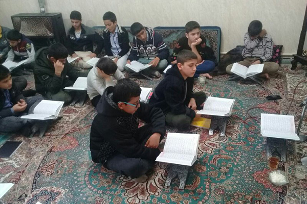 جمعهها بر سر سفره معنوی حاضر شویم جمعهها بر سر سفره معنوی حاضر شویم