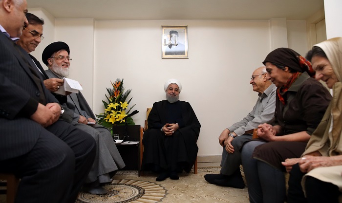 ملت ایران قدردان ایثار و فداکاری شهدا و خانواده های معظم آنان هستند ملت ایران قدردان ایثار و فداکاری شهدا و خانواده های معظم آنان هستند