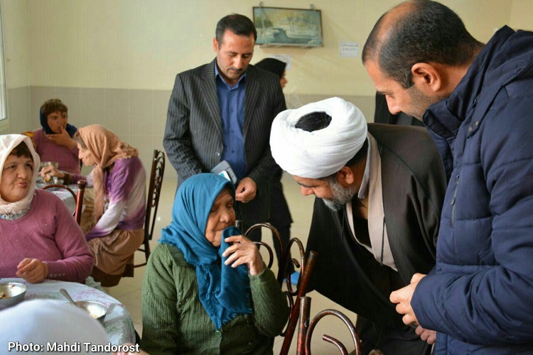 قصه رها شدن مادر سالمند بی سر پناه در ماکو قصه رها شدن مادر سالمند بی سر پناه در ماکو