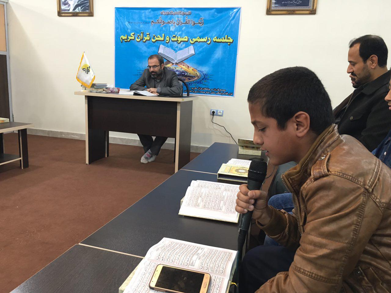 سومین جلسه آموزش صوت و لحن قرآن شهرک طالقانی ماهشهر برگزار شد+عکس