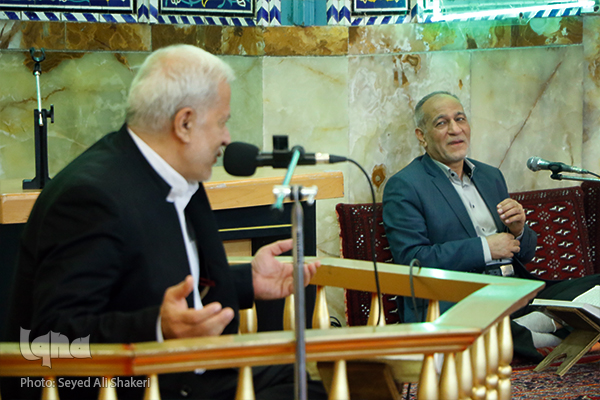 چرا نسل جوان، دین گریز شدند؟/ تکریم استاد توسط «حاج ولی»+صوت و عکس چرا نسل جوان، دین گریز شدند؟/ تکریم استاد توسط «حاج ولی»+صوت و عکس