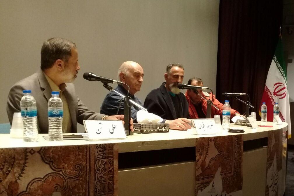 &laquo;تزئینی بودن&raquo; آثار هنری را بازاری می&zwnj;کند/ جلوه قرآن در هنر نقاشی&zwnj;خط