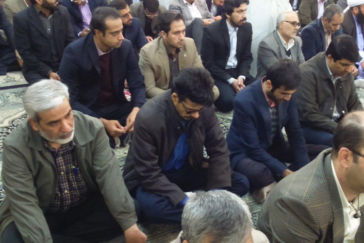 تصاویری از دیدار اعضای ستاد دهه فجر با امام جمعه زاهدان