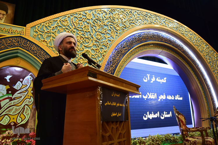 مراسم معنوی انس با قرآن کریم در تاریخ 11 بهمن در مویسسه ی نشر معارف اهل بیت برگزار گردید مراسم معنوی انس با قرآن کریم در تاریخ 11 بهمن در مویسسه ی نشر معارف اهل بیت برگزار گردید