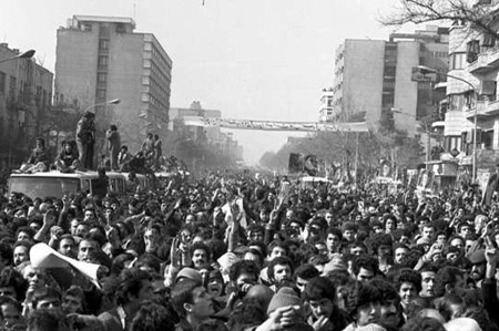 پنجشنبه////12 بهمن؛ بازگشت امام خمینی به ایران، آغاز دهه فجر