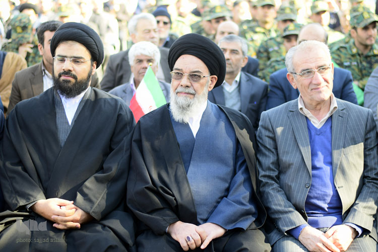 برگزاری برنامه ی 12 بهمن در گلستان شهدا با حضور استاندار شهردار و امام جمعه اصفهان همراه با رژه ی تاکسی ها