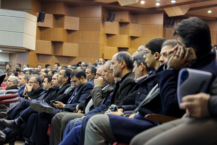 انقلاب اسلامی از پدیدههای عظیم قرن بیستم به شمار میآید انقلاب اسلامی از پدیدههای عظیم قرن بیستم به شمار میآید