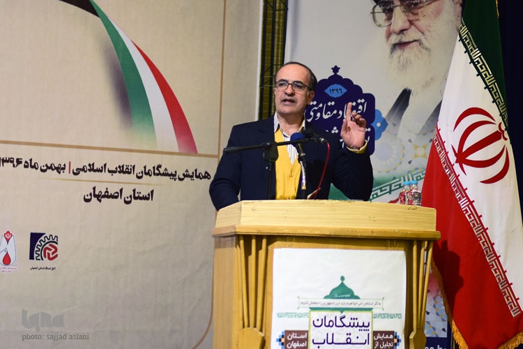همایش بیشگامان انقلاب اسلامی در روز جمعه 13 بهمن در سالن اجتماعات صدا و سیمای مرکز اصفهان برگزار شد