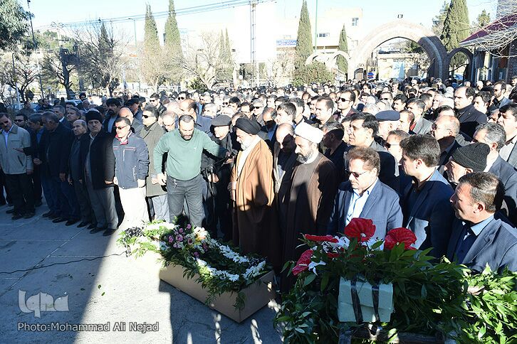 گزارش تصویری مراسم تشییع پیکر استاد ایرج کاظمی گزارش تصویری مراسم تشییع پیکر استاد ایرج کاظمی