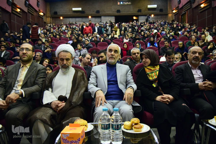 افتتاحیه ی جشنواره ی فیلم فجر در ساعت 7 بعد از ظهر و با حضور هنرمندان در سینما فلسطین برگزار شد