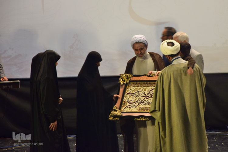 افتتاحیه ی جشنواره ی فیلم فجر در ساعت 7 بعد از ظهر و با حضور هنرمندان در سینما فلسطین برگزار شد