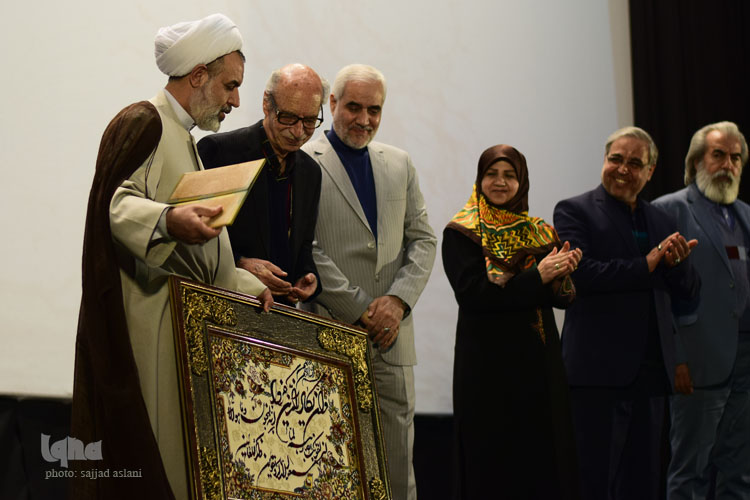 افتتاحیه ی جشنواره ی فیلم فجر در ساعت 7 بعد از ظهر و با حضور هنرمندان در سینما فلسطین برگزار شد