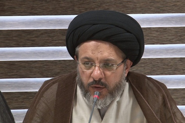 انقلاب اسلامی برگرفته از قرآن و عترت است