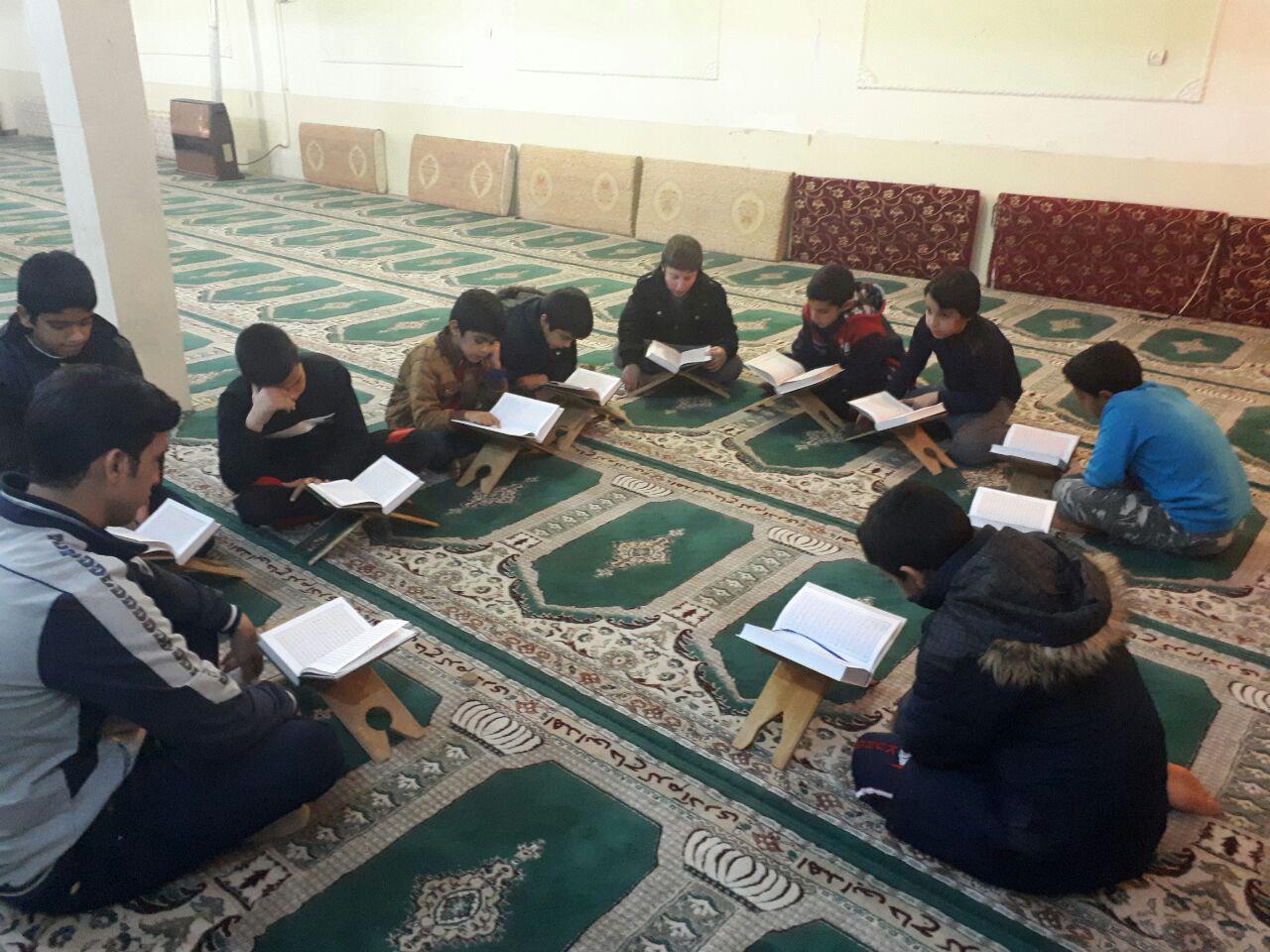 گزارش تصویری آموزش قرآن در مناطق محروم خرمآباد گزارش تصویری آموزش قرآن در مناطق محروم خرمآباد
