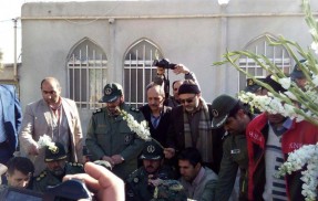 حضور کارکنان شرکت شهرک های صنعتی خراسان شمالی در غبار روبی گلزار شهدا