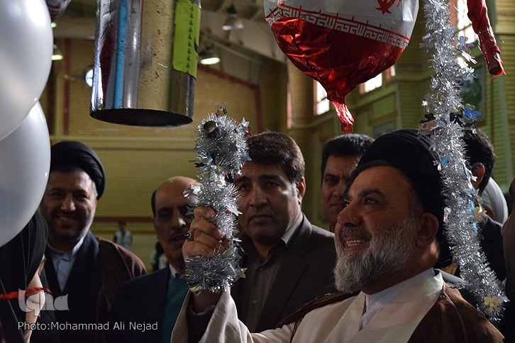 گزارش تصویری نواخته شدن «زنگ انقلاب» در خرمآباد گزارش تصویری نواخته شدن «زنگ انقلاب» در خرمآباد