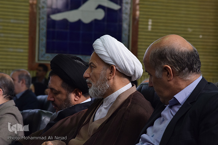 گزارش تصویری نواخته شدن «زنگ انقلاب» در خرمآباد گزارش تصویری نواخته شدن «زنگ انقلاب» در خرمآباد
