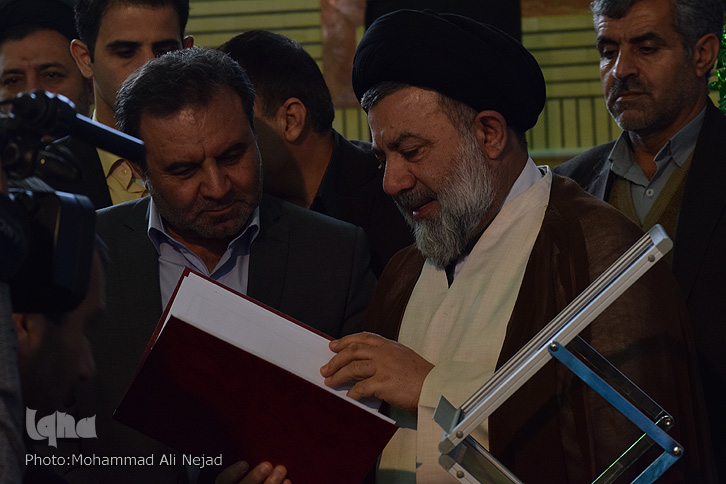 گزارش تصویری نواخته شدن «زنگ انقلاب» در خرمآباد گزارش تصویری نواخته شدن «زنگ انقلاب» در خرمآباد