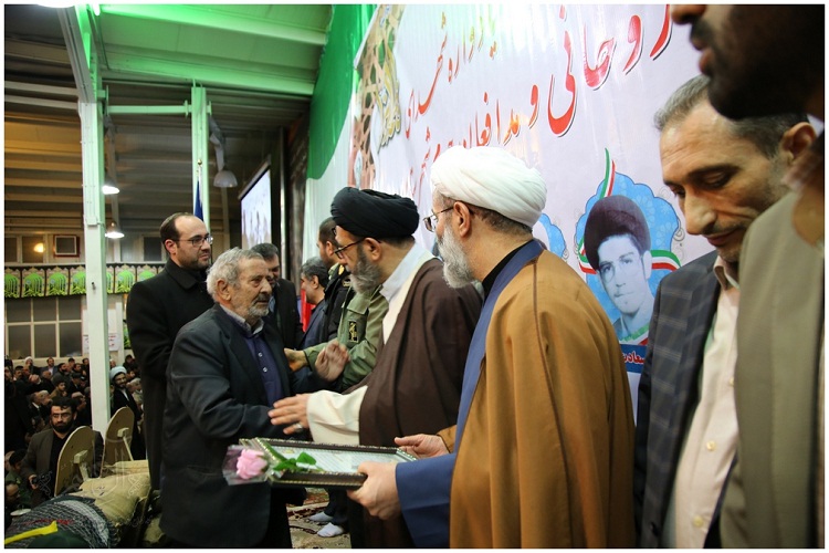 دستاوردهای انقلاب اسلامی به مردم تبیین شود دستاوردهای انقلاب اسلامی به مردم تبیین شود