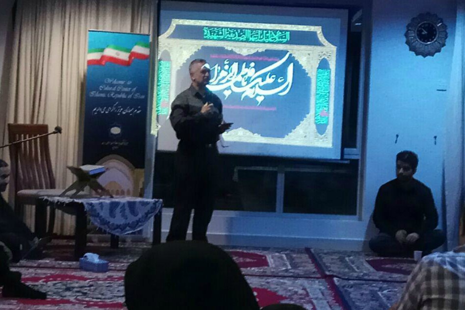 تلاوت قاری ایرانی در مراسم ایام فاطمیه مالزی+عکس