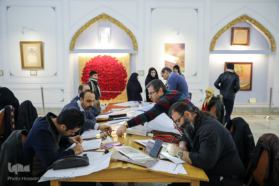 پایان کارگاه کتابت سوره فجر توسط هنرمندان کشوری