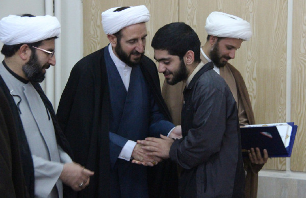 رونمایی از کتاب &laquo;نحوی الوسوط&raquo; در کوهدشت